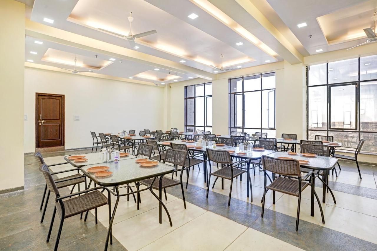 Townhouse Oak Hotel Rama Nashik Bagian luar foto