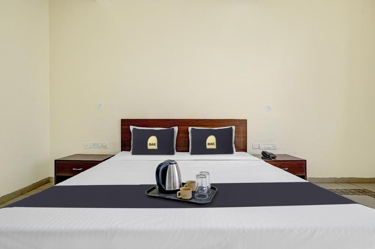 Townhouse Oak Hotel Rama Nashik Bagian luar foto