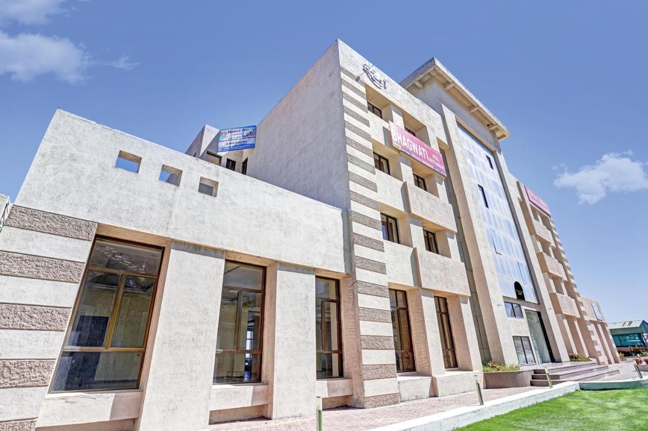 Townhouse Oak Hotel Rama Nashik Bagian luar foto